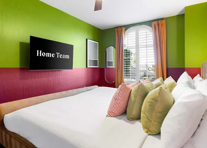 Sleeps 19 Pool Sport Court Putt Putt Gym Holiday home *