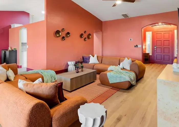 Sleeps 19 Pool Sport Court Putt Putt Gym Holiday home *