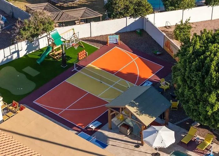 Sleeps 19 Pool Sport Court Putt Putt Gym *