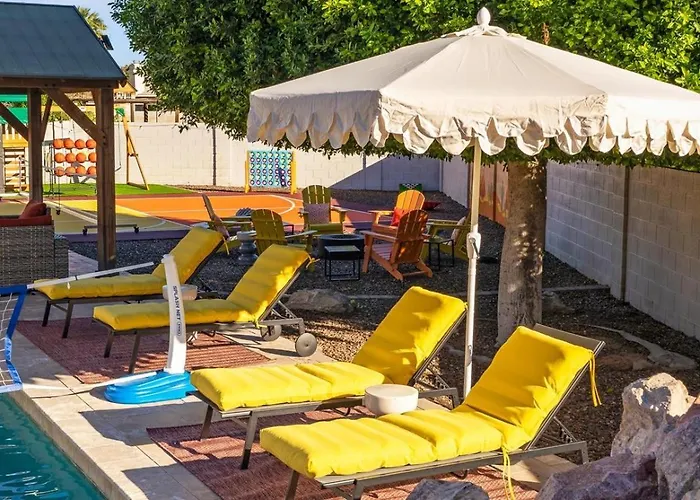 Sleeps 19 Pool Sport Court Putt Putt Gym Holiday home *