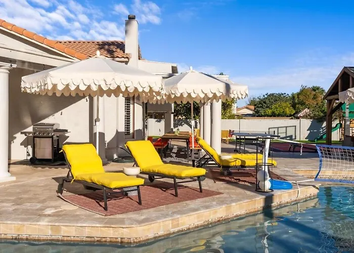 Sleeps 19 Pool Sport Court Putt Putt Gym *
