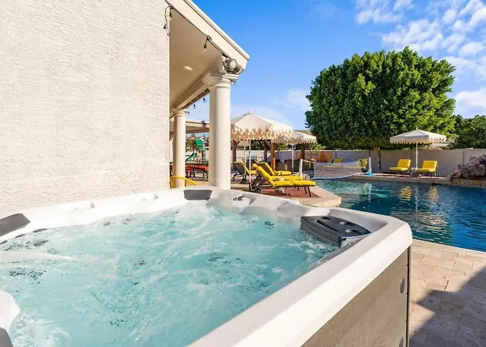 Sleeps 19 Pool Sport Court Putt Putt Gym *