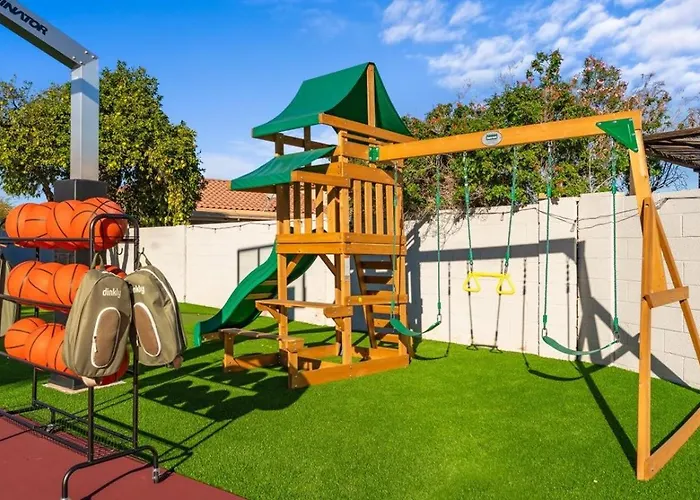 Holiday home Sleeps 19 Pool Sport Court Putt Putt Gym