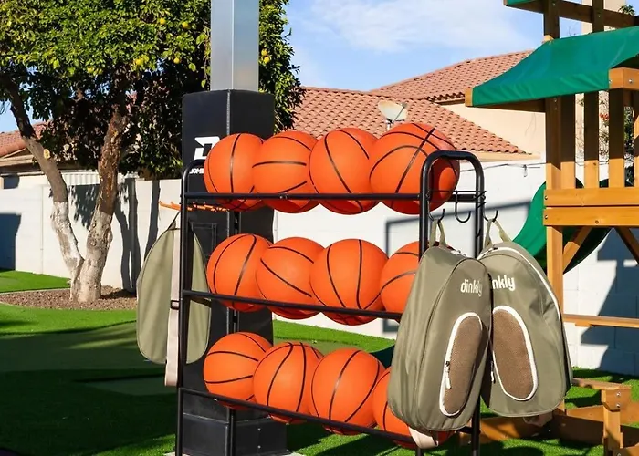 Holiday home Sleeps 19 Pool Sport Court Putt Putt Gym