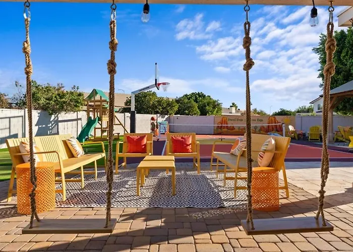 Sleeps 19 Pool Sport Court Putt Putt Gym Holiday home *